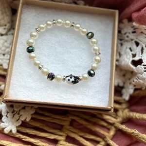 Pearl‎ and Black Beaded Bracelet with Ladybug